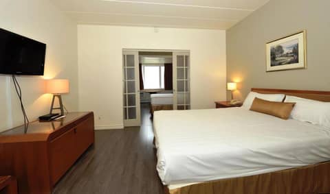 Hotel Le Voyageur — hotel room