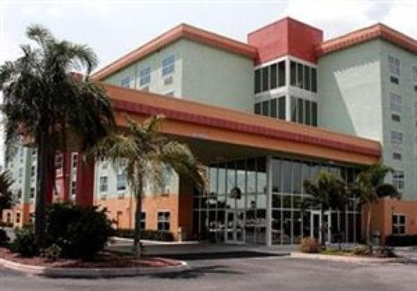 Allure Suites of Fort Myers — building