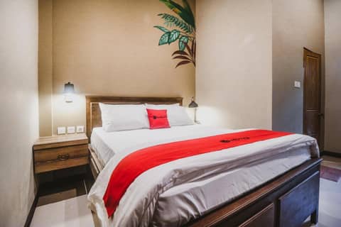 RedDoorz Plus near Mall Slipi Jaya — photo 6