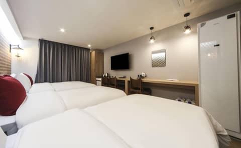 Maron Hotel Nampo — hotel room