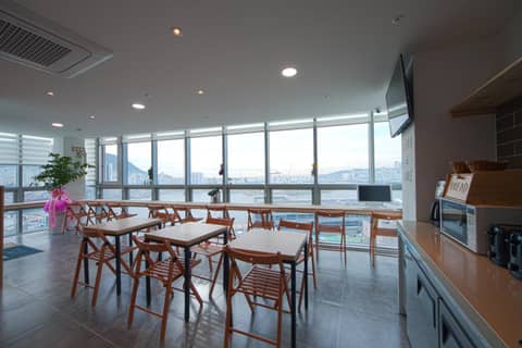 K-Guesthouse Premium Nampo 1 — dining
