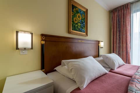 Hotel Churchill — bedroom