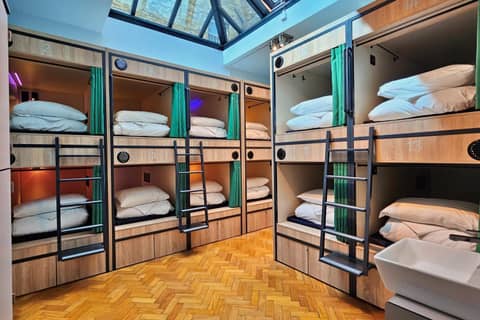Clink261 Hostel — indoor pool