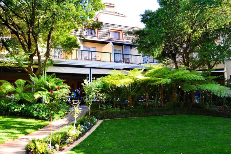 Protea Hotel by Marriott Johannesburg Balalaika Sandton — building