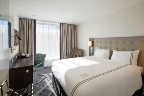 Premier Inn Köln City Mediapark — hotel room