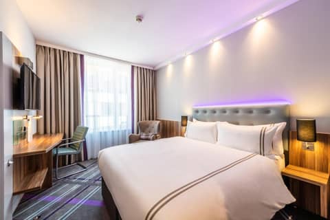 Premier Inn Köln City Mediapark — hotel room