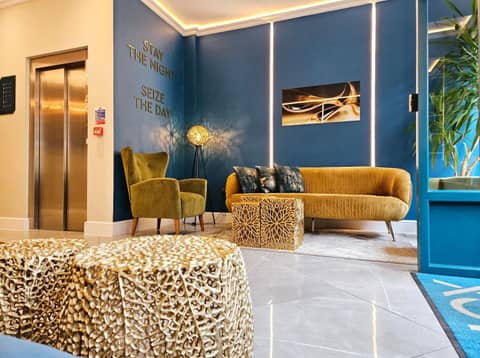 NOX Hyde Park — hotel reception