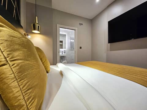 NOX Hyde Park — hotel room