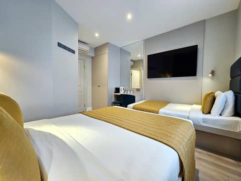 NOX Hyde Park — hotel room