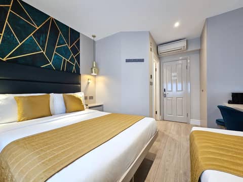 NOX Hyde Park — hotel room