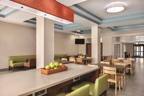 Country Inn & Suites by Radisson, RJ Stadium - Tampa Airport East — photo 4