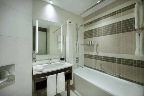 Hampton by Hilton Dubai Airport — photo 3