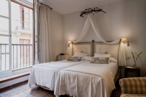 Palacio De Los Navas — bedroom
