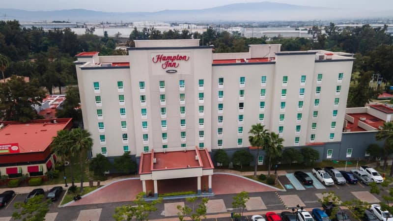 Hampton Inn by Hilton Guadalajara-Aeropuerto — building