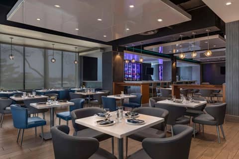Embassy Suites By Hilton Toronto Airport — photo 2