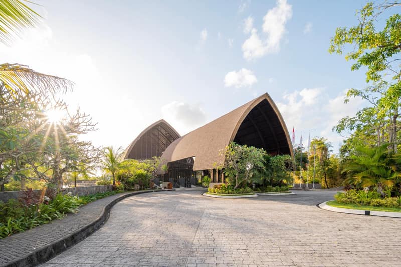 MERUSAKA Nusa Dua — building