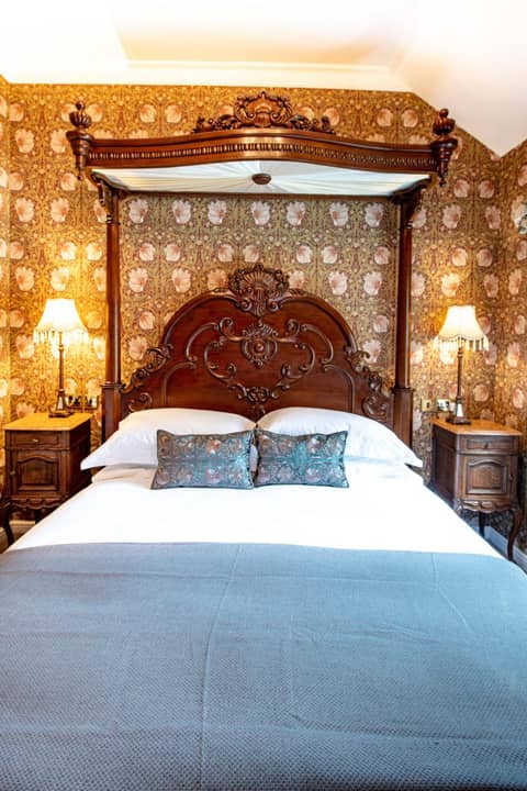 Melville Castle Hotel — bedroom
