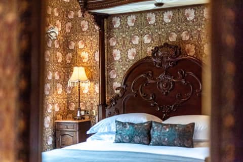 Melville Castle Hotel — bedroom