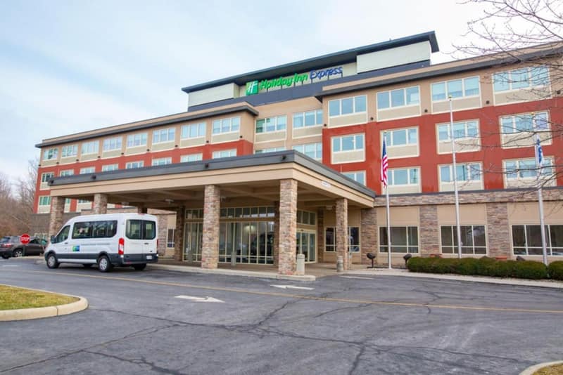 Holiday Inn Express Columbus Airport Easton — building