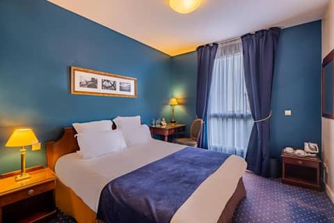 Amiral Hôtel — hotel room