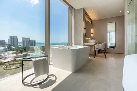 Akara Hotel Pattaya — bathroom