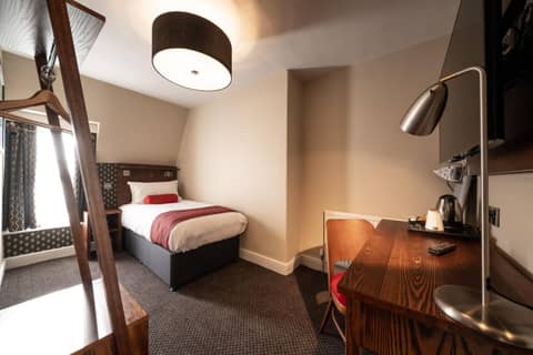Miller & Carter Heaton Chapel by Innkeeper's Collection — hotel room