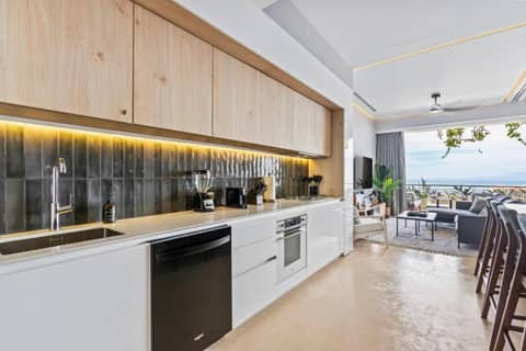 Maxwell Collection Romantic Zone — kitchen