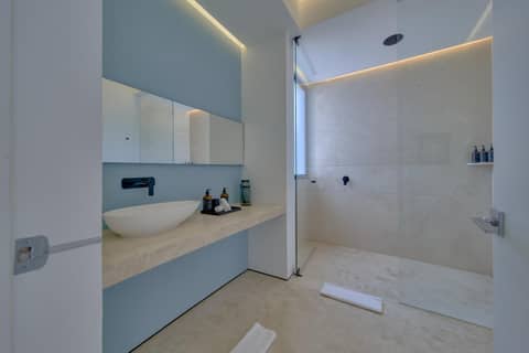 Maxwell Collection Romantic Zone — bathroom