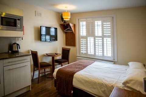 Marylebone Inn — hotel room