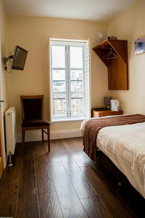 Marylebone Inn — hotel room