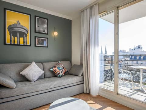 Aparthotel Adagio Paris Buttes Chaumont — hotel room