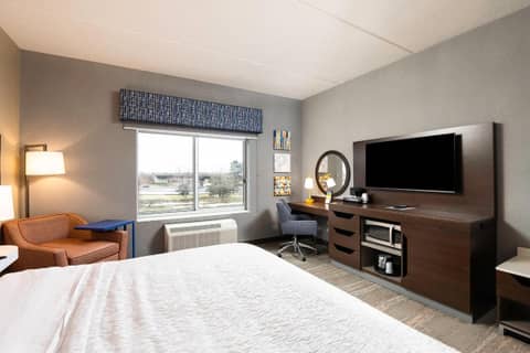 Hampton Inn Buffalo - Amherst — hotel room