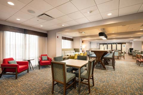 Hampton Inn Buffalo - Amherst — lounge