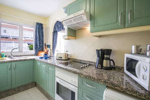 Ona Los Claveles — kitchen