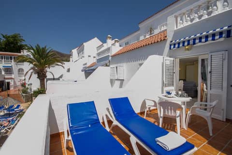 Ona Los Claveles — balance & terrace