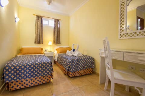 Ona Los Claveles — hotel room