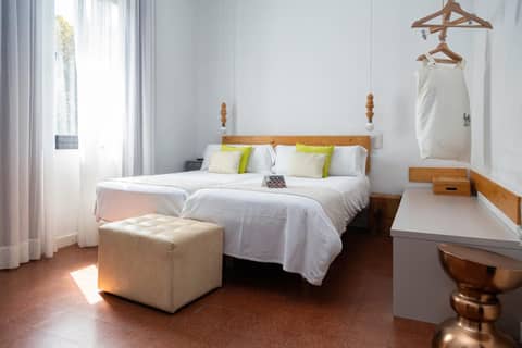 Hotel Catalina — hotel room