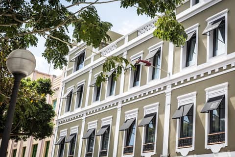Hotel Catalina — building