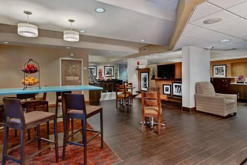 Hampton Inn Milwaukee Northwest — photo 2