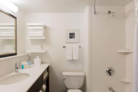 Hampton Inn Milwaukee Northwest — photo 9