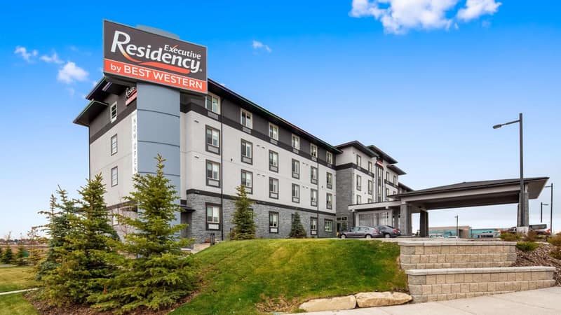 Executive Residency by Best Western Calgary City View North — building