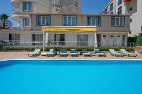 TheLuna Suite Hotel — photo 7