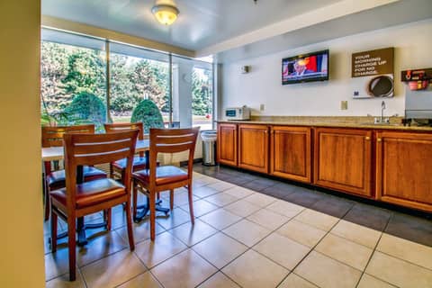 Motel 6 Buffalo NY Airport Williamsville — photo 2
