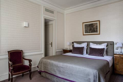 Hôtel Mansart - Esprit de France — hotel room