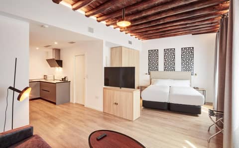 Sercotel Granada Suites — hotel room