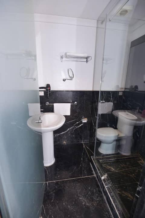 Le 135 appart hotel — bathroom