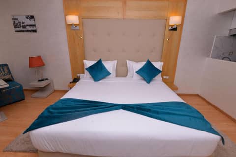 Le 135 appart hotel — hotel room