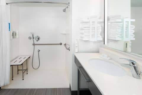 Hampton Inn & Suites Country Club Plaza — photo 6