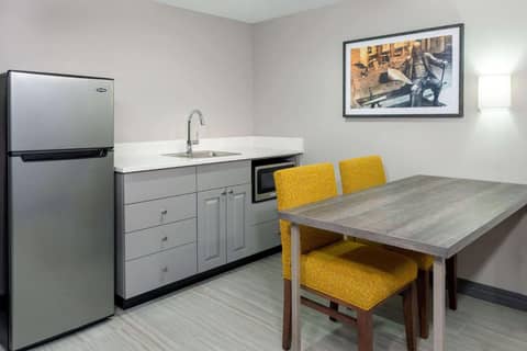 Hampton Inn & Suites Country Club Plaza — photo 8