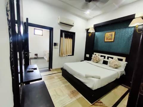 Hotel Laxman Resort by The Golden Taj Group &Hotels — hotel room